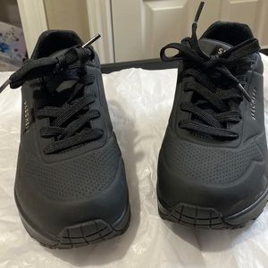 Women’s 8 1/2 sketchers Uno stand on air sneakers only worn once